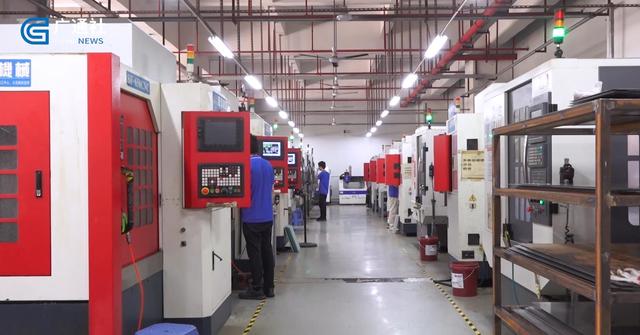 深圳直通车 聚焦计算机科技前沿，深圳电视台深度报道行业新动态